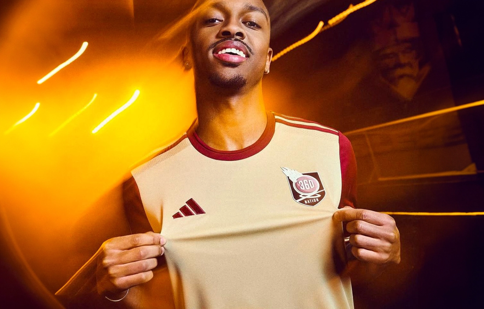 Photographie représentant le logo 360Nation porté sur un maillot de football.